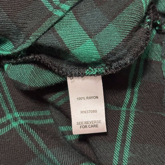 Cato EST 1946 Green Black Plaid Rayon Blouse 18/20W Crisscross Neck Top LS - Picture 6 of 11